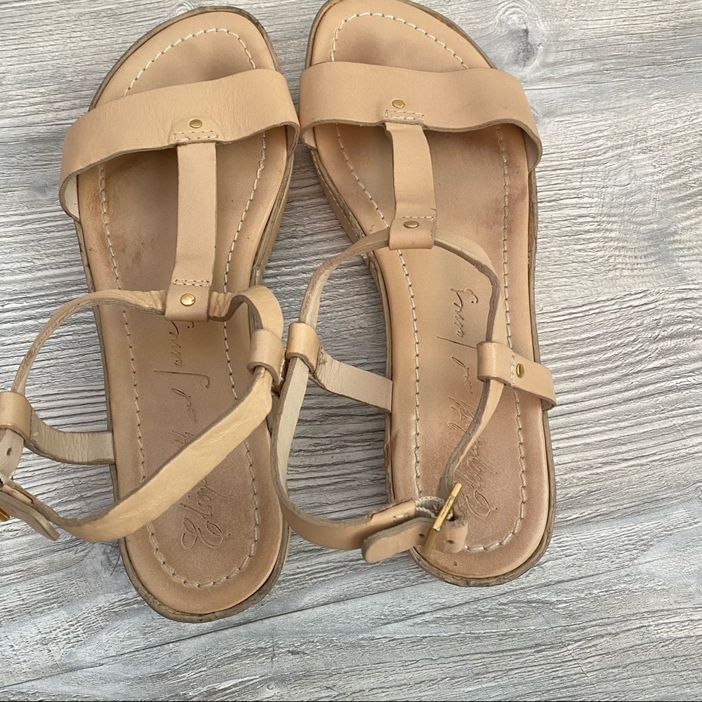 Elizabeth and James Cree leather blush taupe sandals size 8 t strap - Picture 9 of 11